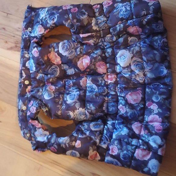 Adorable floral quilted vest size 3-4 years - Picture 3 of 3